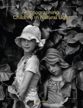 book Photographing Children in Natural Light