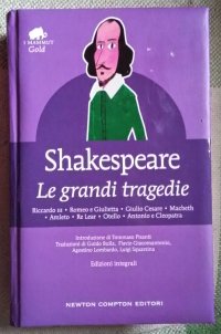 cover of the book Le grandi tragedie: Riccardo III-Romeo e Giulietta-Giulio Cesare-Macbeth-Amleto-Re Lear-Otello-Antonio e Cleopatra. Ediz. integrale