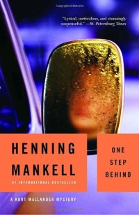 cover of the book One Step Behind: A Kurt Wallander Mystery (7)